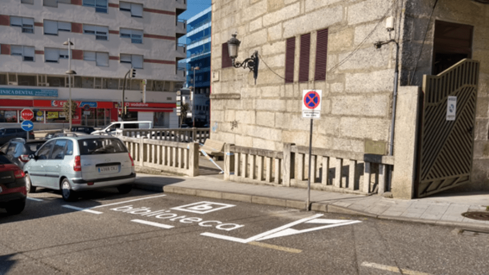 Aparca ben e leva un libro